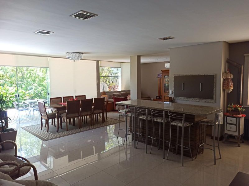 Casa com 2 quartos, 4 banheiros e 302m² à venda no bairro Morro do Leoncio, Taquara