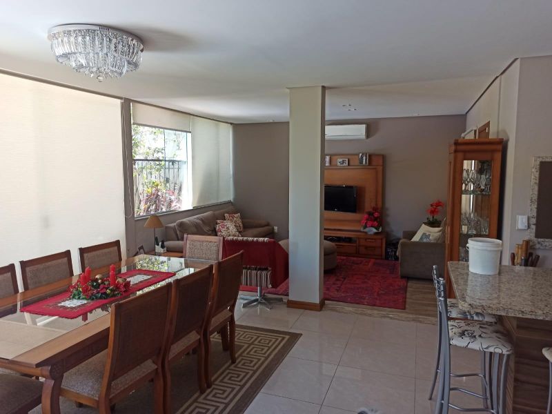 Casa com 2 quartos, 4 banheiros e 302m² à venda no bairro Morro do Leoncio, Taquara