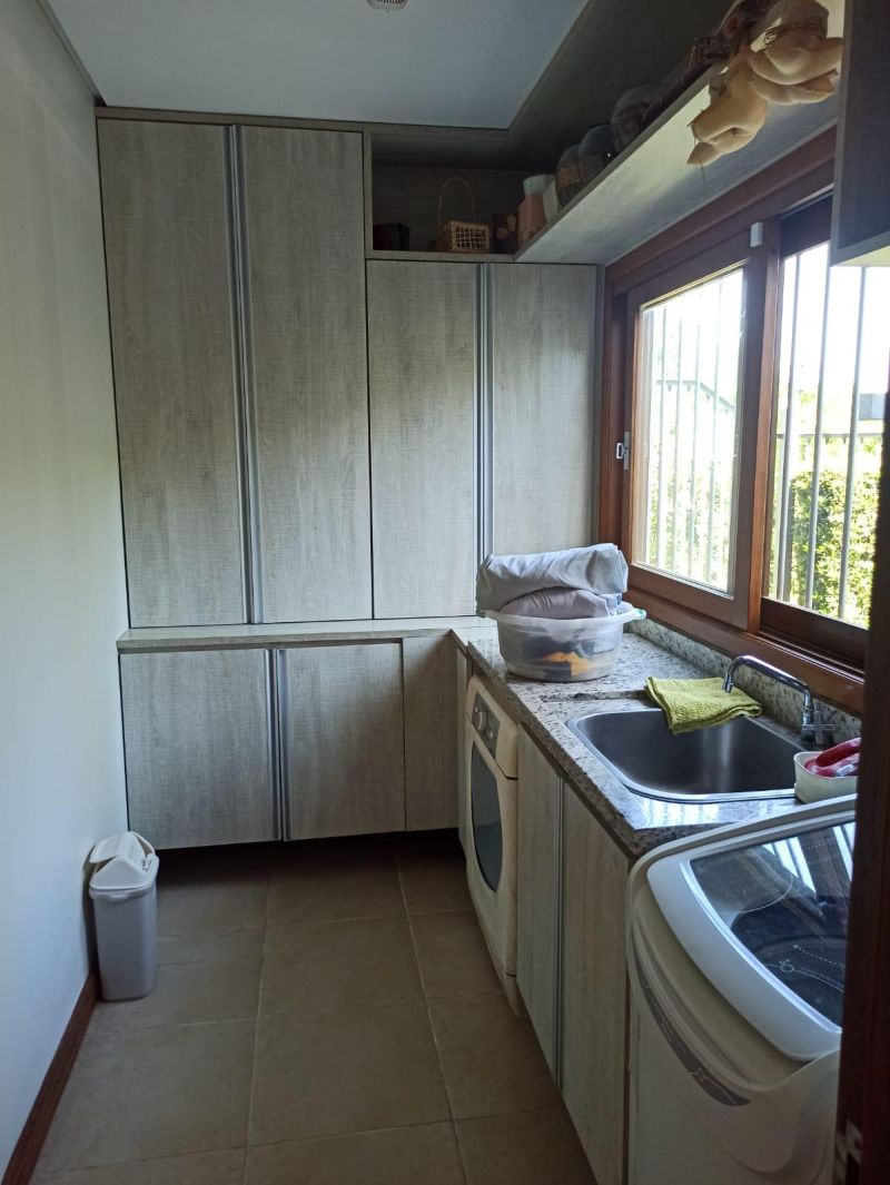 Casa com 2 quartos, 4 banheiros e 302m² à venda no bairro Morro do Leoncio, Taquara