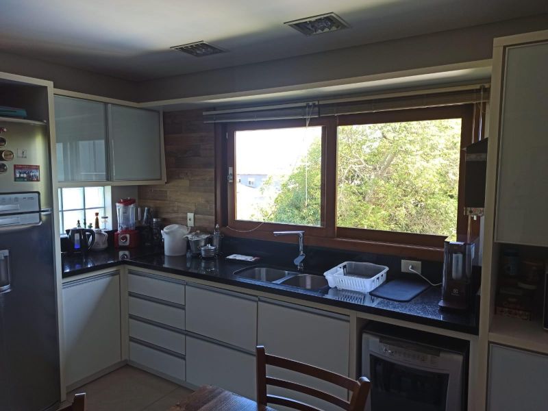 Casa com 2 quartos, 4 banheiros e 302m² à venda no bairro Morro do Leoncio, Taquara