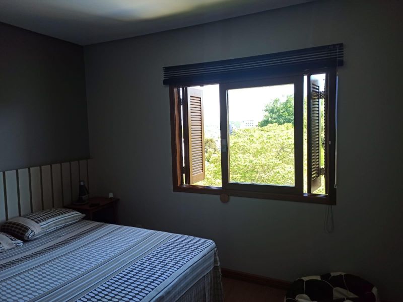Casa com 2 quartos, 4 banheiros e 302m² à venda no bairro Morro do Leoncio, Taquara