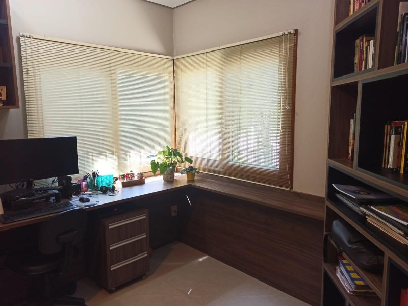 Casa com 2 quartos, 4 banheiros e 302m² à venda no bairro Morro do Leoncio, Taquara