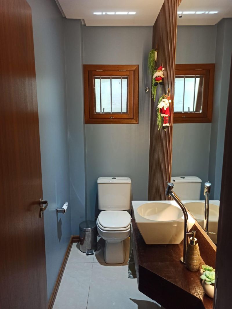 Casa com 2 quartos, 4 banheiros e 302m² à venda no bairro Morro do Leoncio, Taquara