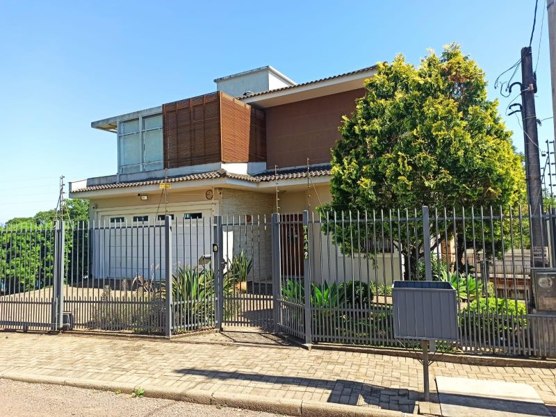 Casa com 2 quartos, 4 banheiros e 302m² à venda no bairro Morro do Leoncio, Taquara