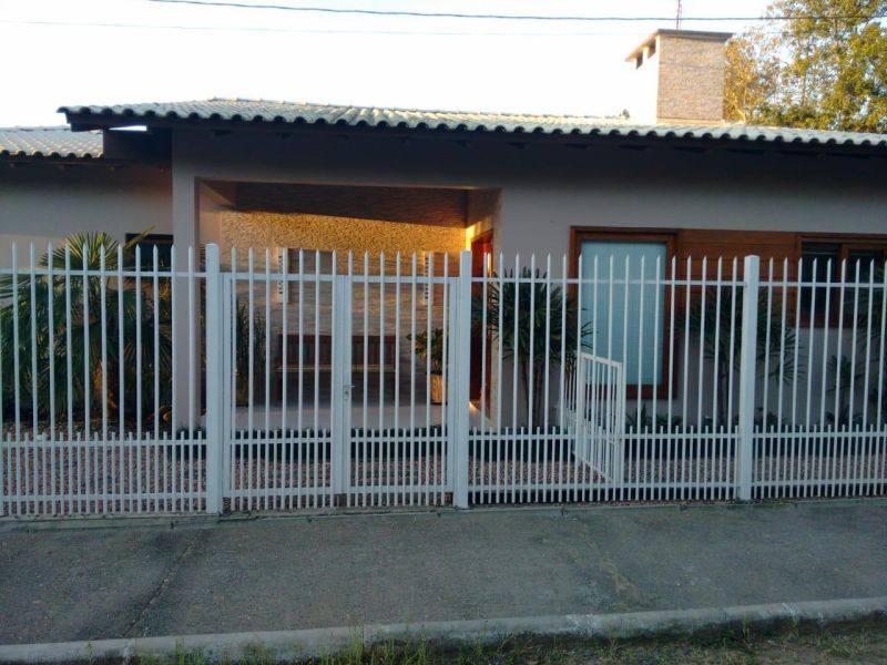 Casa com 3 quartos, 4 banheiros e 250m² à venda no bairro Morro do Leoncio, Taquara