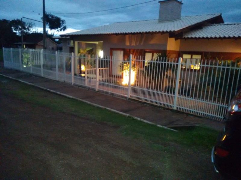 Casa com 3 quartos, 4 banheiros e 250m² à venda no bairro Morro do Leoncio, Taquara