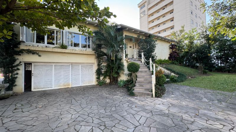 Casa com 4 quartos, 5 banheiros e 380m² à venda no bairro Recreio, Taquara