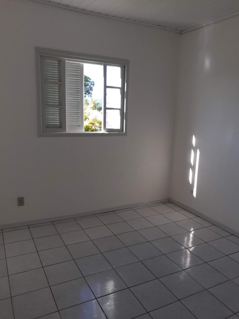Casa com 2 quartos, 1 banheiro e 110m² à venda no bairro Mundo Novo, Taquara