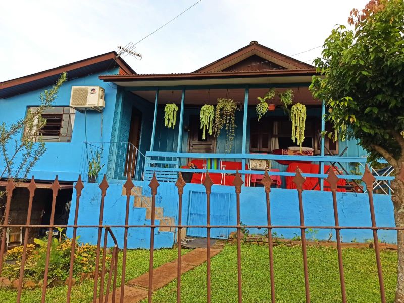 Casa com 4 quartos, 2 banheiros e 180m² à venda no bairro Mundo Novo, Taquara