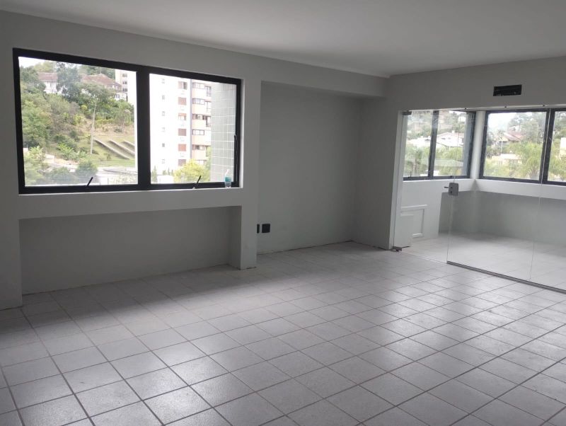 Sala com 1 banheiro e 50m² à venda no bairro Sagrada Familia, Taquara