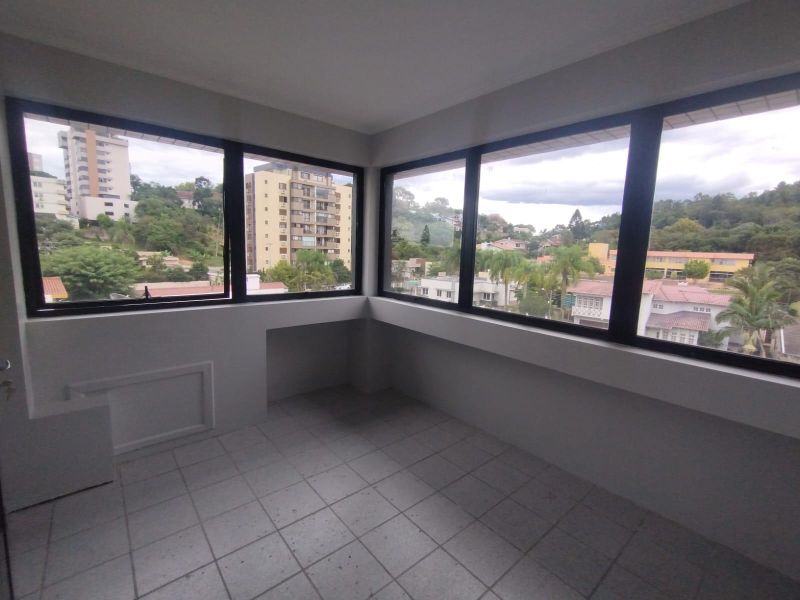 Sala com 1 banheiro e 50m² à venda no bairro Sagrada Familia, Taquara