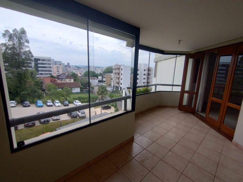 Apartamento com 3 quartos, 2 banheiros e 135m² à venda no bairro Sagrada Familia, Taquara