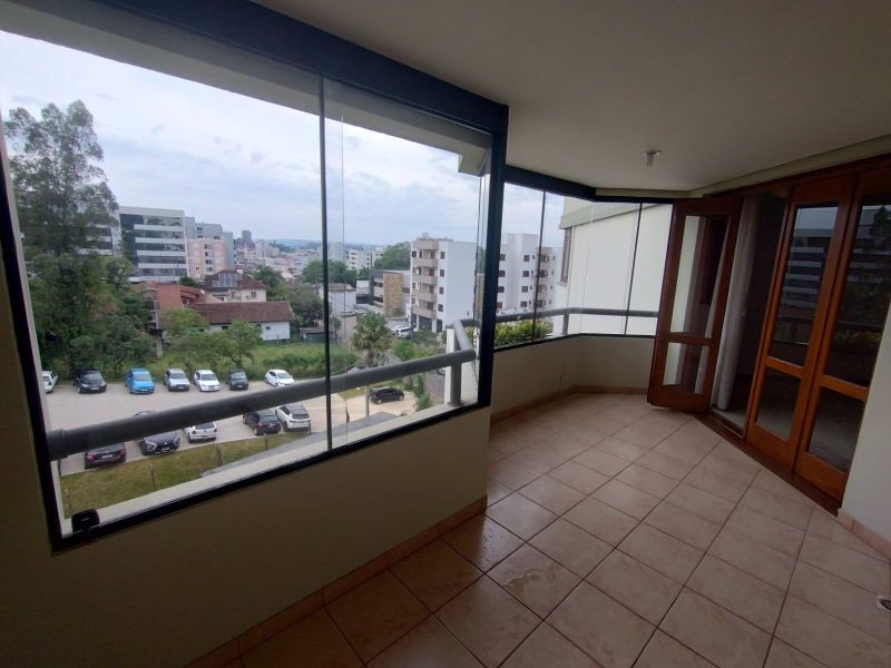 Apartamento com 3 quartos, 2 banheiros e 135m² à venda no bairro Sagrada Familia, Taquara