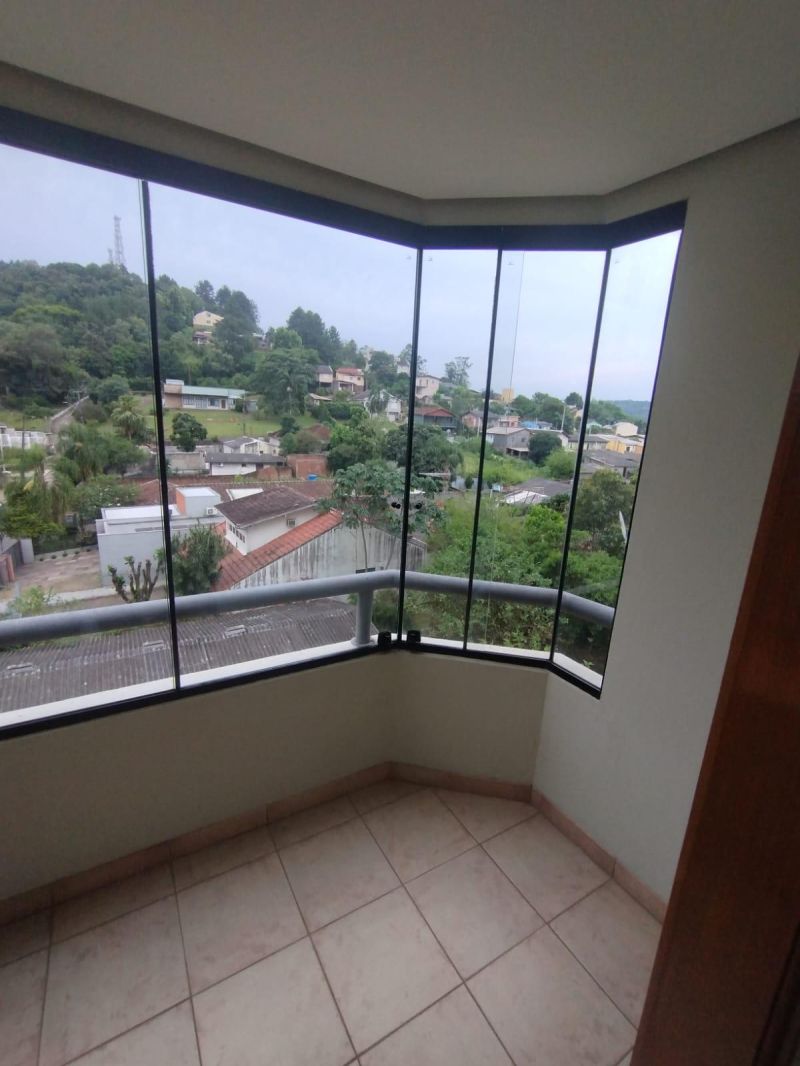 Apartamento com 3 quartos, 2 banheiros e 135m² à venda no bairro Sagrada Familia, Taquara