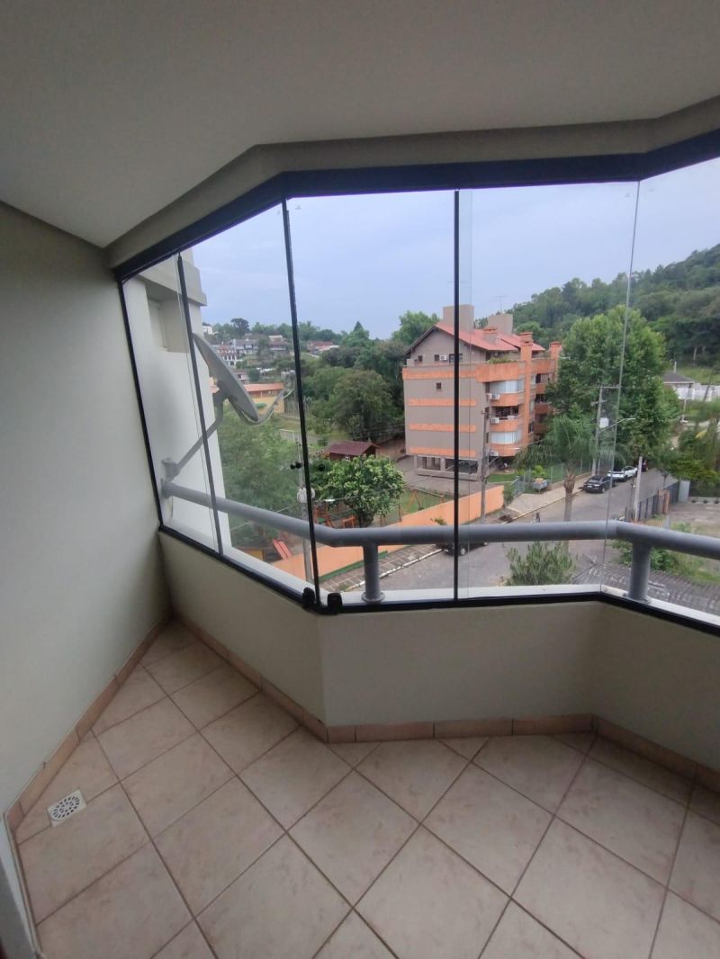 Apartamento com 3 quartos, 2 banheiros e 135m² à venda no bairro Sagrada Familia, Taquara