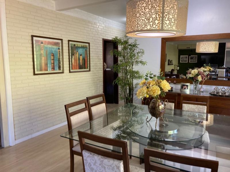 Casa com 4 quartos, 3 banheiros e 406m² à venda no bairro Sagrada Familia, Taquara