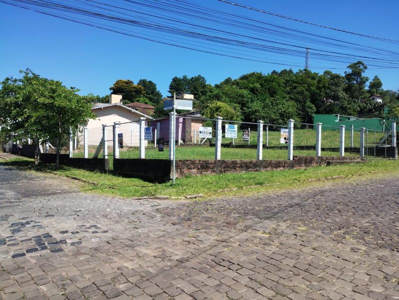 Terreno à venda no bairro Sagrada Familia, Taquara