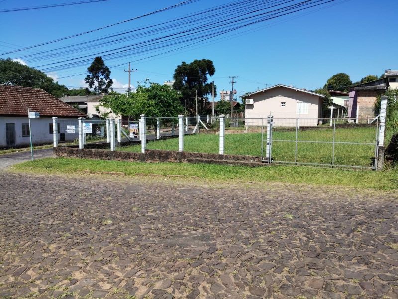Terreno à venda no bairro Sagrada Familia, Taquara