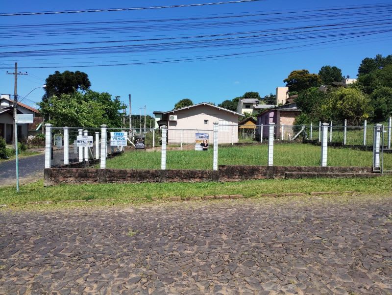 Terreno à venda no bairro Sagrada Familia, Taquara