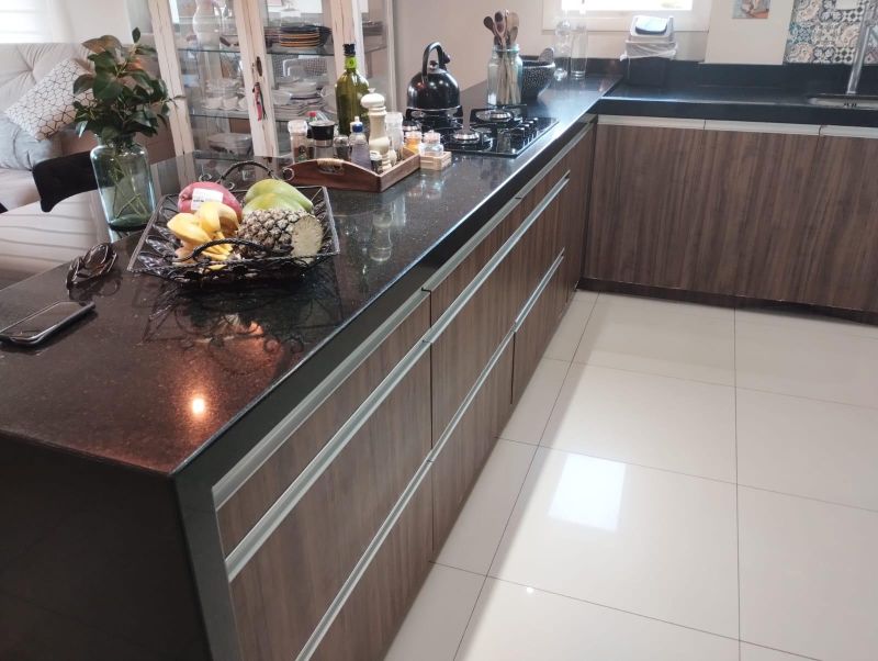 Apartamento com 3 banheiros e 77m² à venda no bairro Sagrada Familia, Taquara