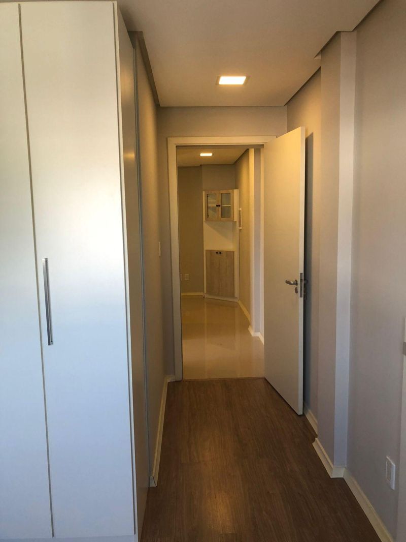 Apartamento com 3 banheiros e 88m² à venda no bairro Sagrada Familia, Taquara