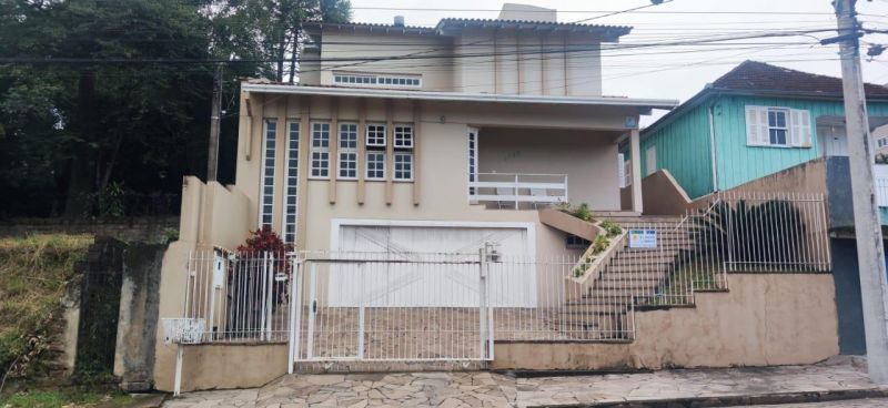 Casa com 3 quartos, 3 banheiros e 310m² à venda no bairro Sagrada Familia, Taquara