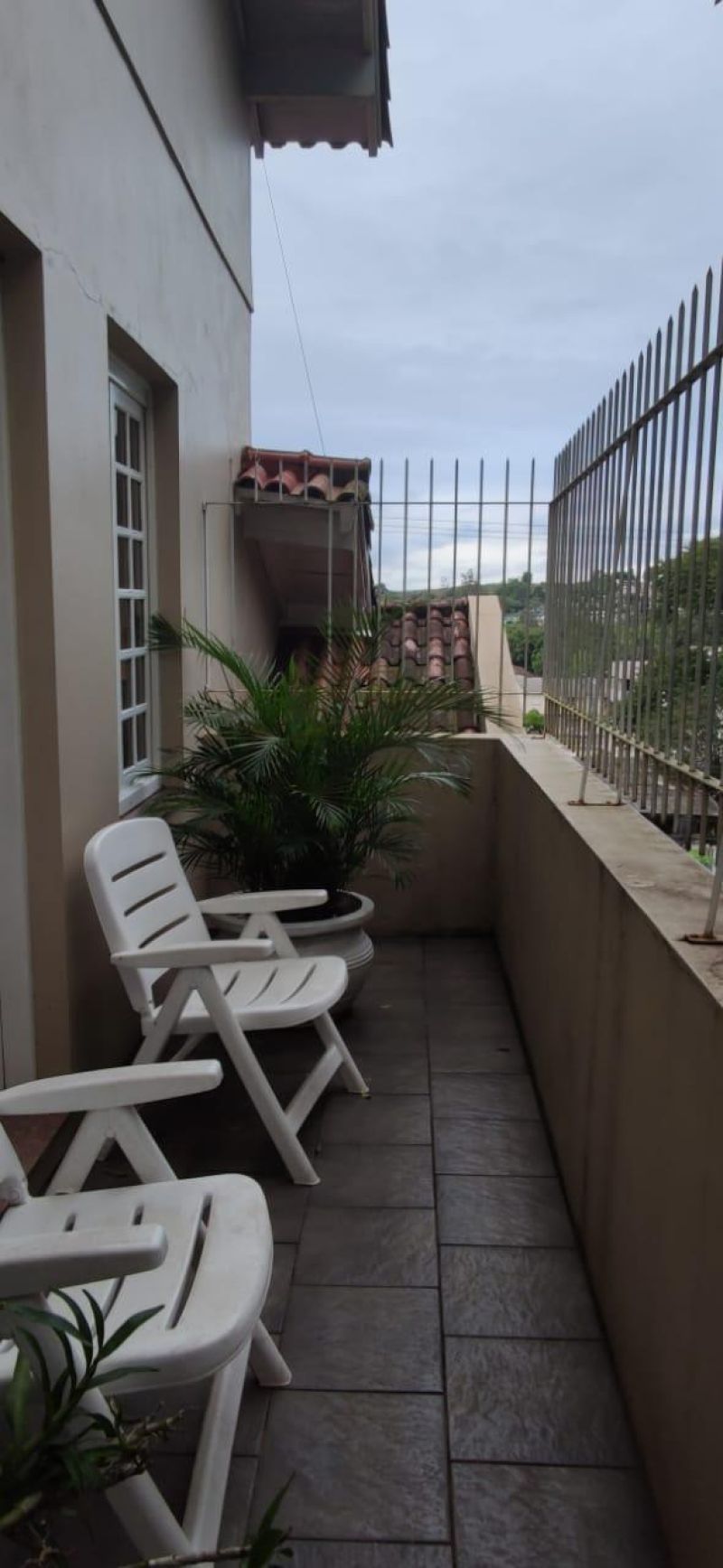 Casa com 3 quartos, 3 banheiros e 310m² à venda no bairro Sagrada Familia, Taquara