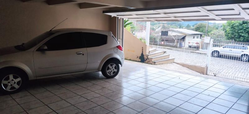 Casa com 3 quartos, 3 banheiros e 310m² à venda no bairro Sagrada Familia, Taquara