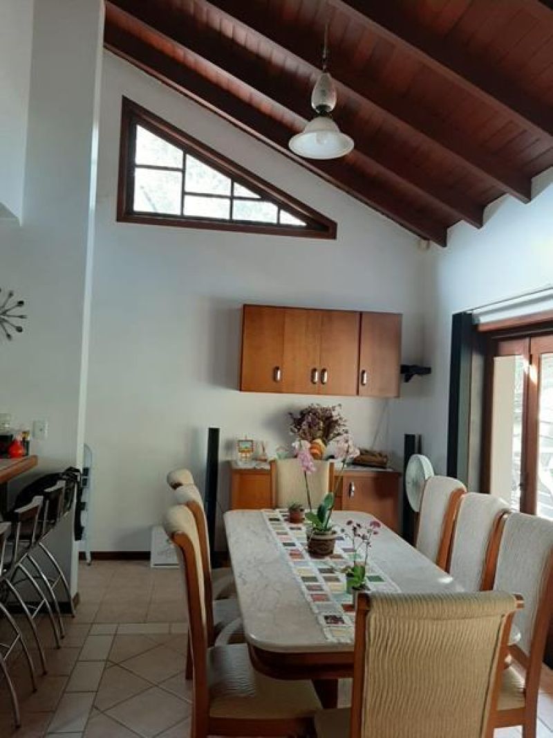 Casa com 3 quartos, 3 banheiros e 207m² à venda no bairro Sagrada Familia, Taquara