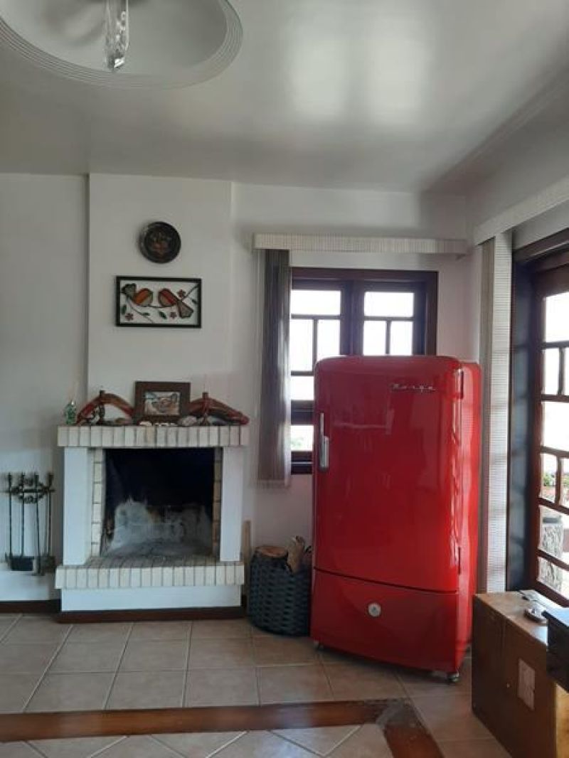 Casa com 3 quartos, 3 banheiros e 207m² à venda no bairro Sagrada Familia, Taquara
