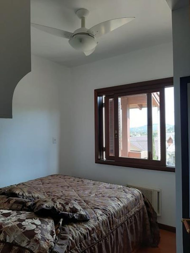 Casa com 3 quartos, 3 banheiros e 207m² à venda no bairro Sagrada Familia, Taquara