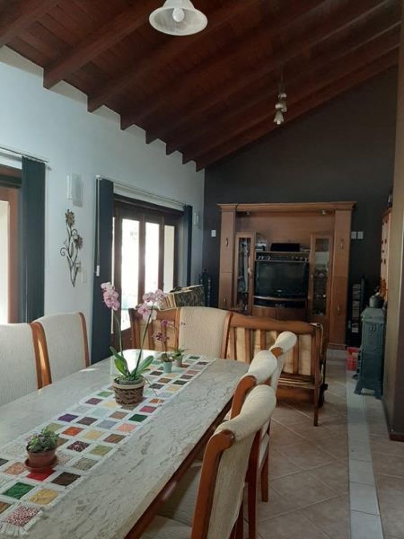 Casa com 3 quartos, 3 banheiros e 207m² à venda no bairro Sagrada Familia, Taquara