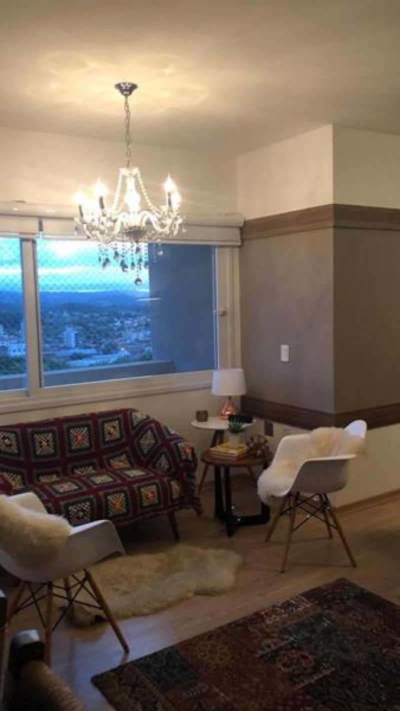 Apartamento com 2 banheiros e 155m² à venda no bairro Sagrada Familia, Taquara
