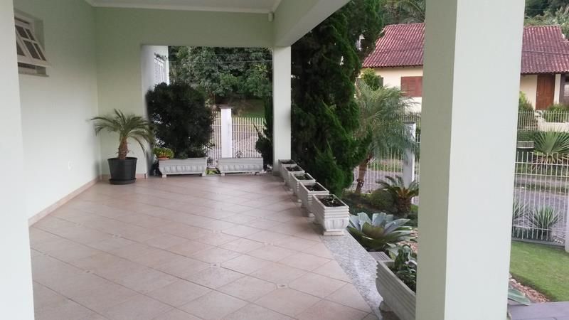 Casa com 2 quartos, 2 banheiros e 380m² à venda no bairro Sagrada Familia, Taquara