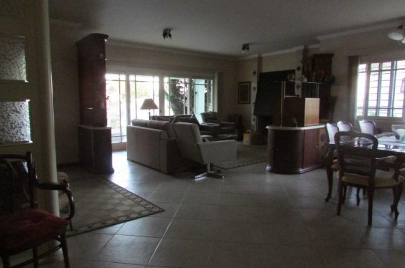 Casa com 2 quartos, 2 banheiros e 380m² à venda no bairro Sagrada Familia, Taquara