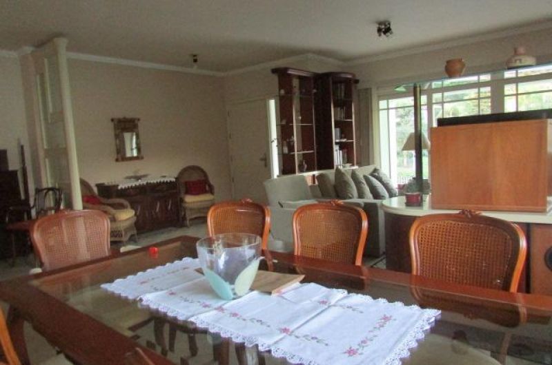 Casa com 2 quartos, 2 banheiros e 380m² à venda no bairro Sagrada Familia, Taquara