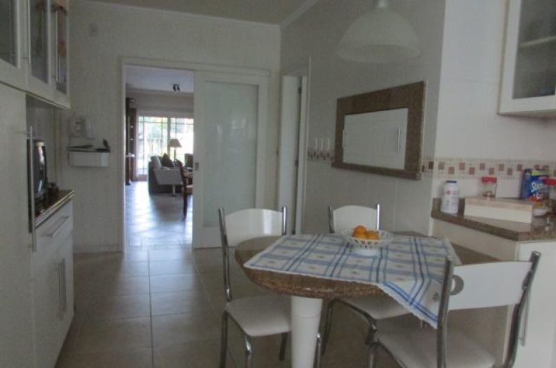 Casa com 2 quartos, 2 banheiros e 380m² à venda no bairro Sagrada Familia, Taquara