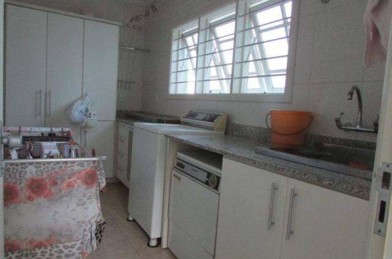 Casa com 2 quartos, 2 banheiros e 380m² à venda no bairro Sagrada Familia, Taquara