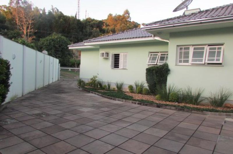 Casa com 2 quartos, 2 banheiros e 380m² à venda no bairro Sagrada Familia, Taquara
