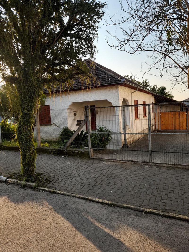 Casa - Av. das Nações, Centro