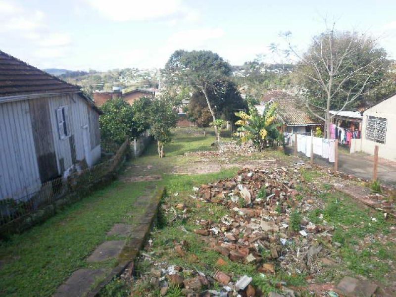 Terreno à venda no bairro Sagrada Familia, Taquara