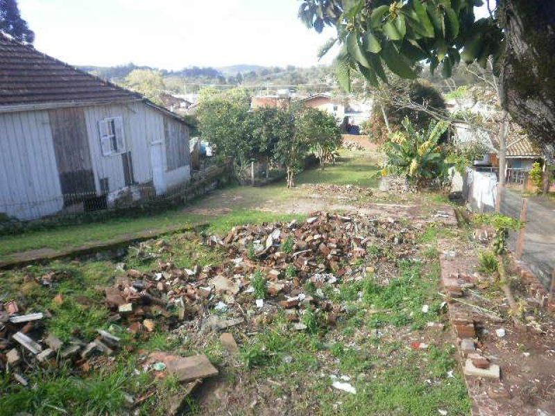 Terreno à venda no bairro Sagrada Familia, Taquara