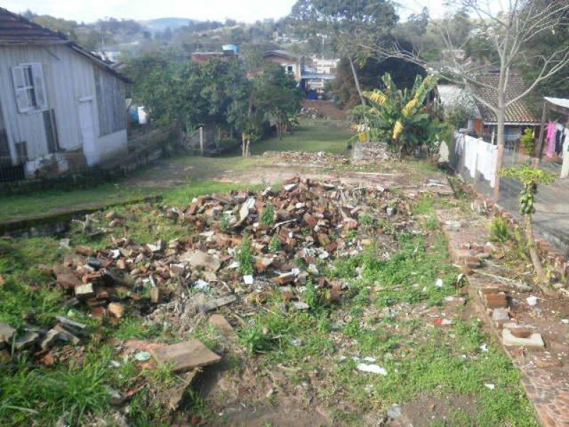 Terreno à venda no bairro Sagrada Familia, Taquara