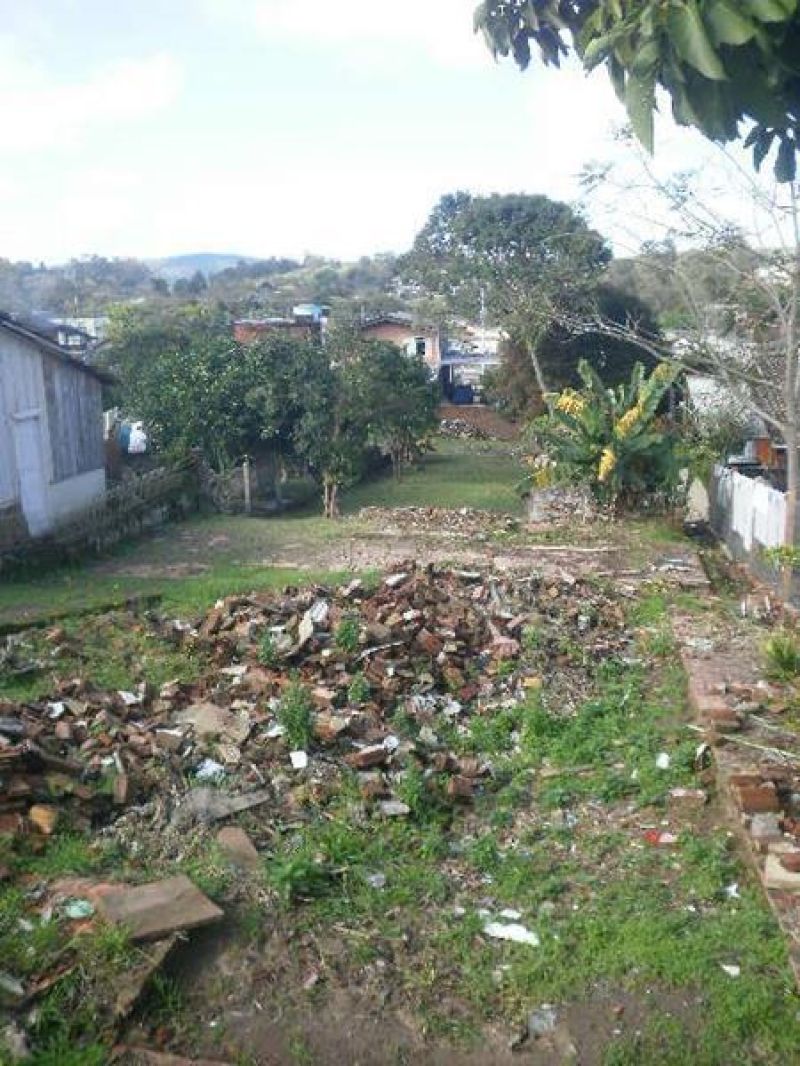 Terreno à venda no bairro Sagrada Familia, Taquara