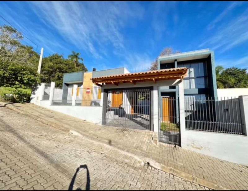 Casa com 3 quartos, 3 banheiros e 159m² à venda no bairro Santa Rosa, Taquara