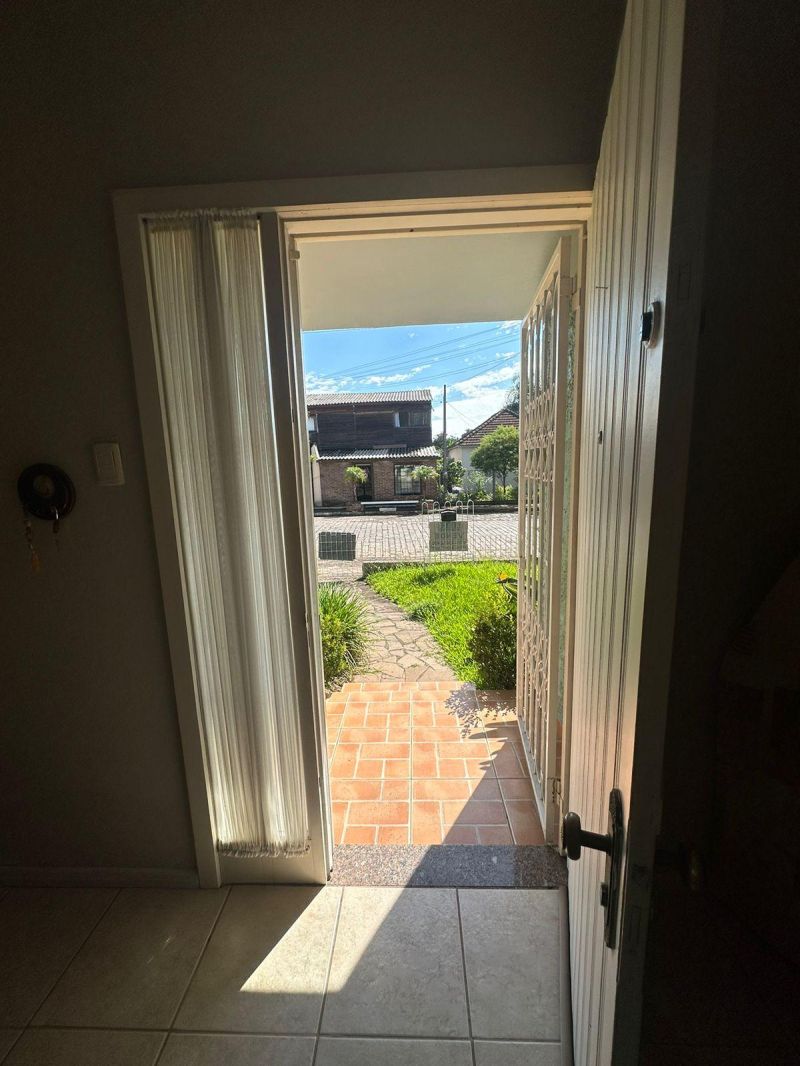 Casa com 3 quartos, 2 banheiros e 157m² à venda no bairro Santa Rosa, Taquara