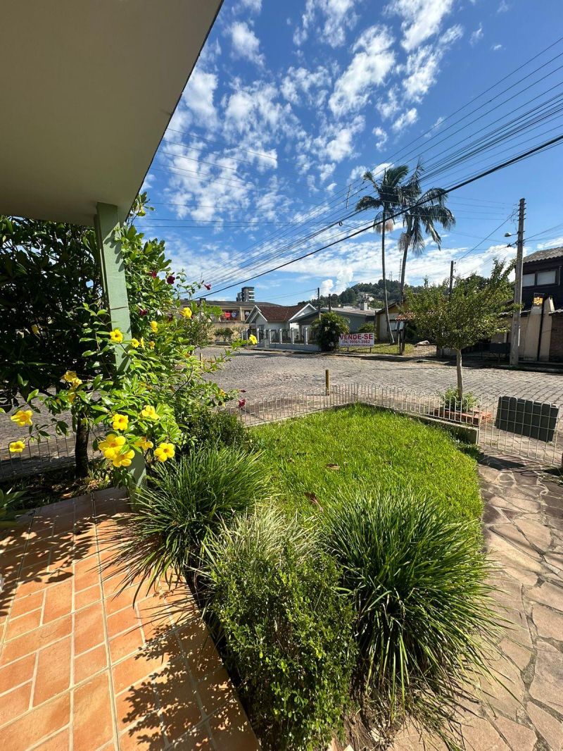 Casa com 3 quartos, 2 banheiros e 157m² à venda no bairro Santa Rosa, Taquara