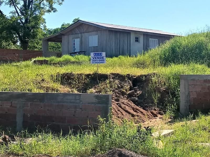 Casa com 2 quartos à venda no bairro Santa Rosa, Taquara