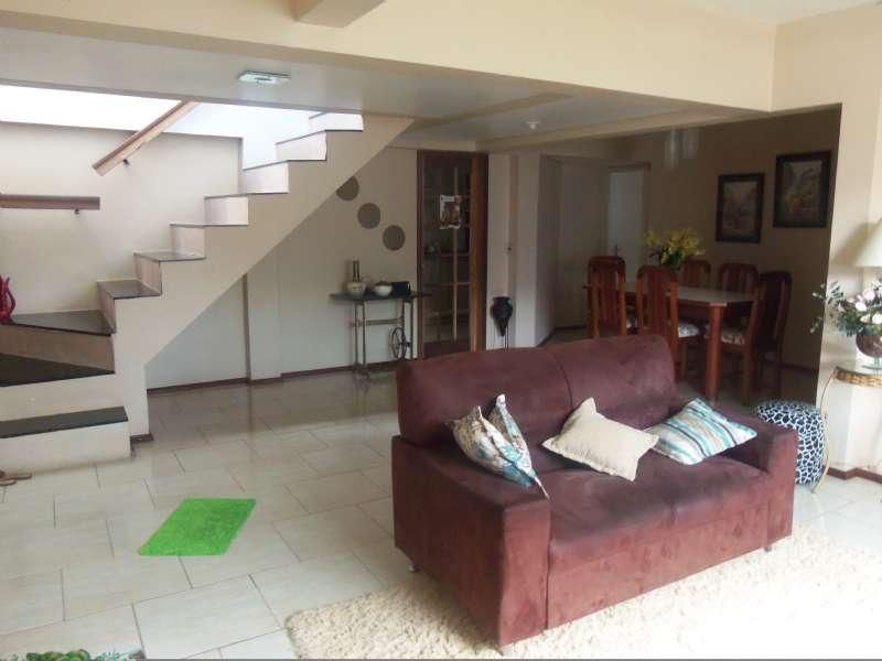 Casa com 4 quartos, 3 banheiros e 200m² à venda no bairro Santa Rosa, Taquara