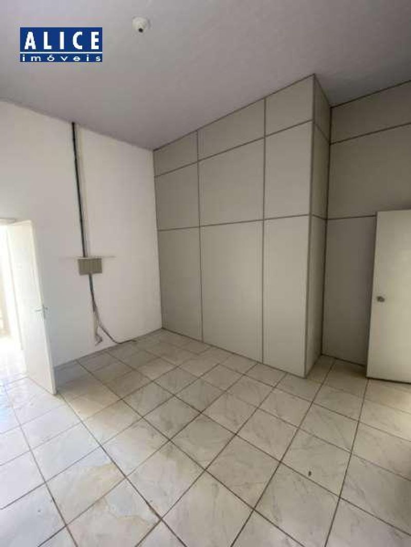 Prédio com 5 banheiros e 1150m² à venda no bairro Petropolis, Taquara